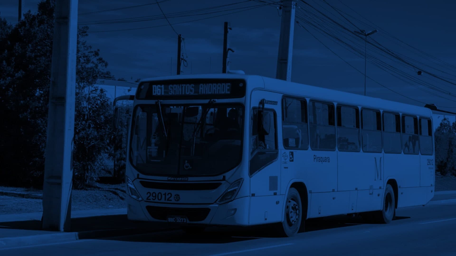 Ônibus moderno em operação